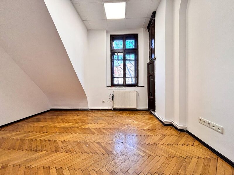 Parter vila interbelica 255mp, fosta resedinta a Generalului Tenescu, 0% comision.