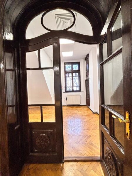 Parter vila interbelica 255mp, fosta resedinta a Generalului Tenescu, 0% comision.