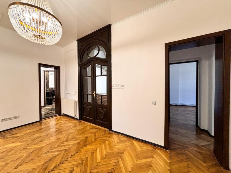 Parter vila interbelica 255mp, fosta resedinta a Generalului Tenescu, 0% comision.